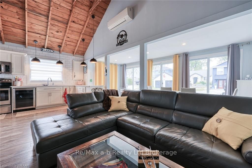 74 Erie Boulevard Property Photo 23