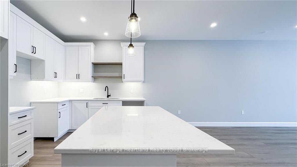 139 Severn Drive Property Photo 3