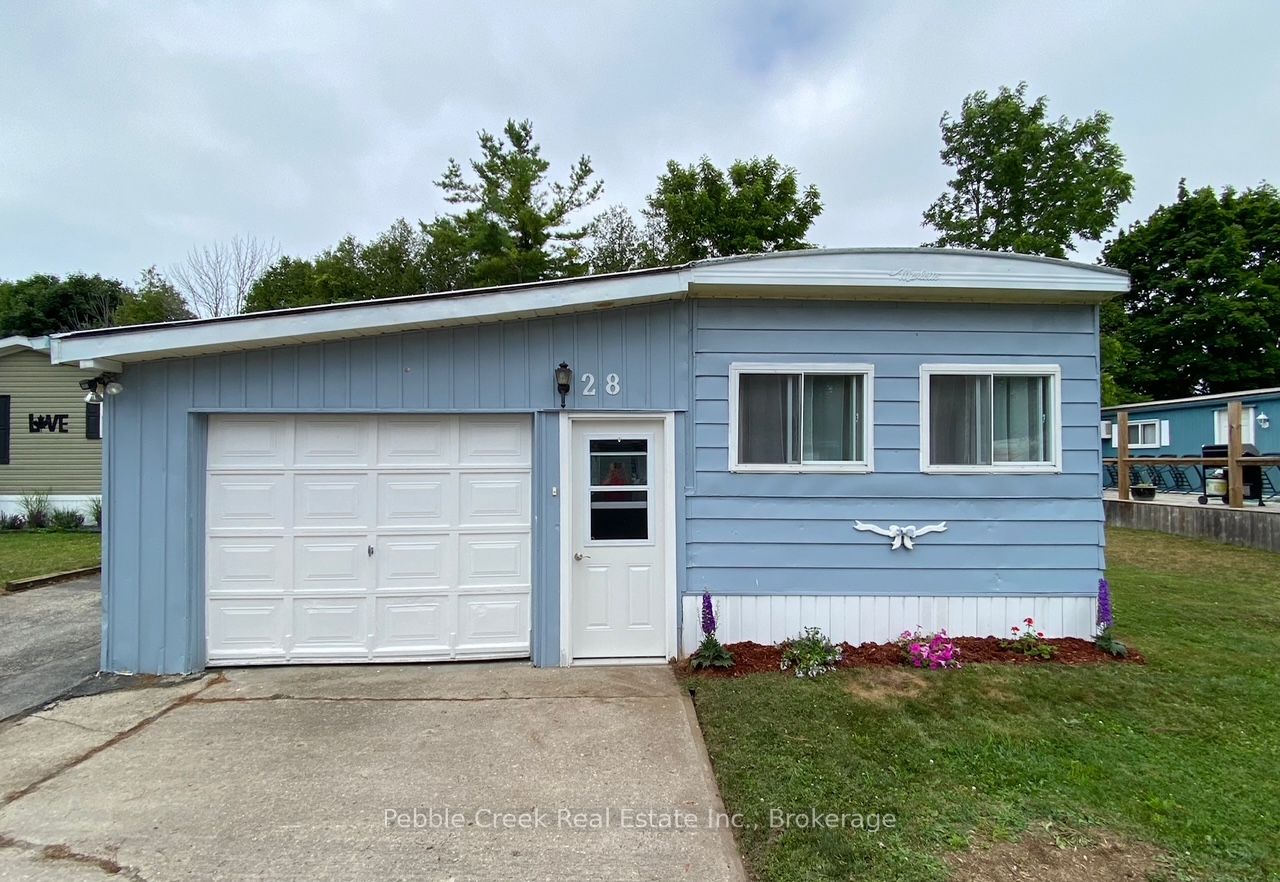 28 SUTTON Drive Property Photo 1