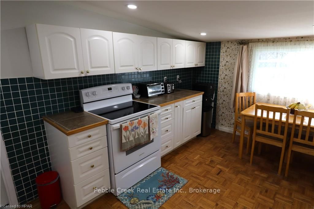 28 Sutton Drive Property Photo 7