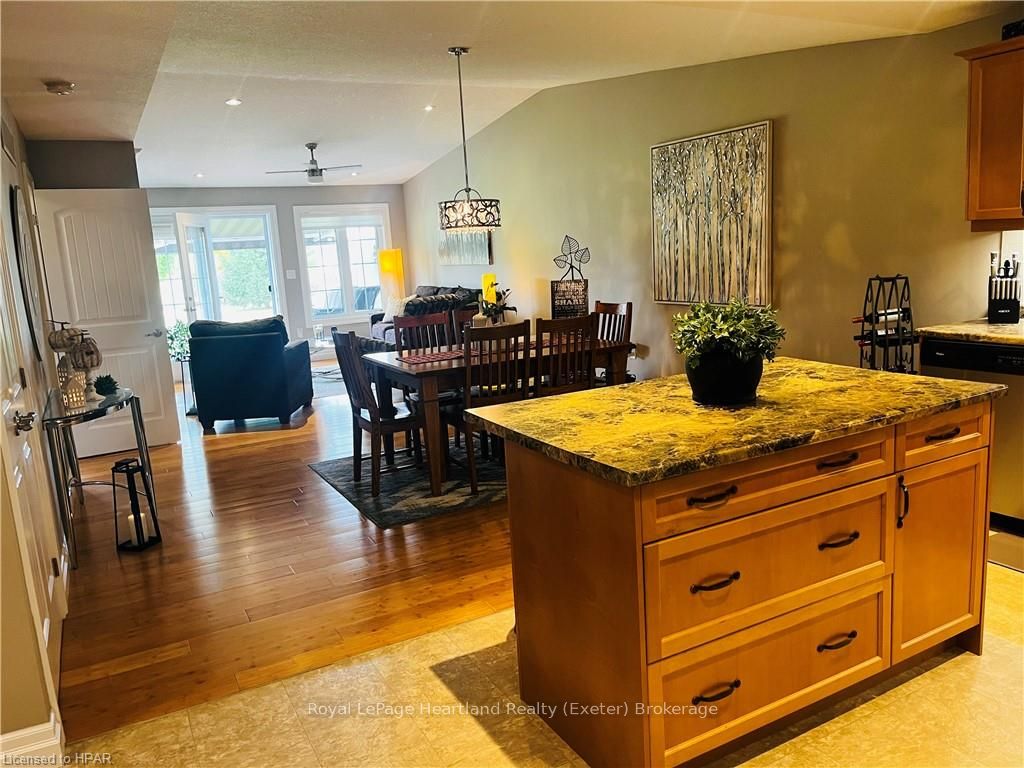81 Redford Drive Property Photo 8