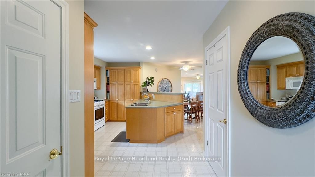 301 Bethune Crescent Property Photo 3