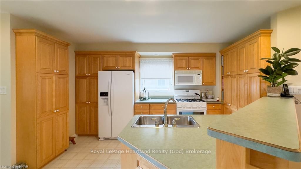 301 Bethune Crescent Property Photo 5