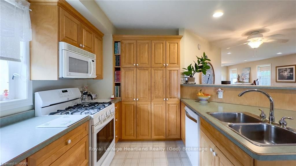 301 Bethune Crescent Property Photo 6