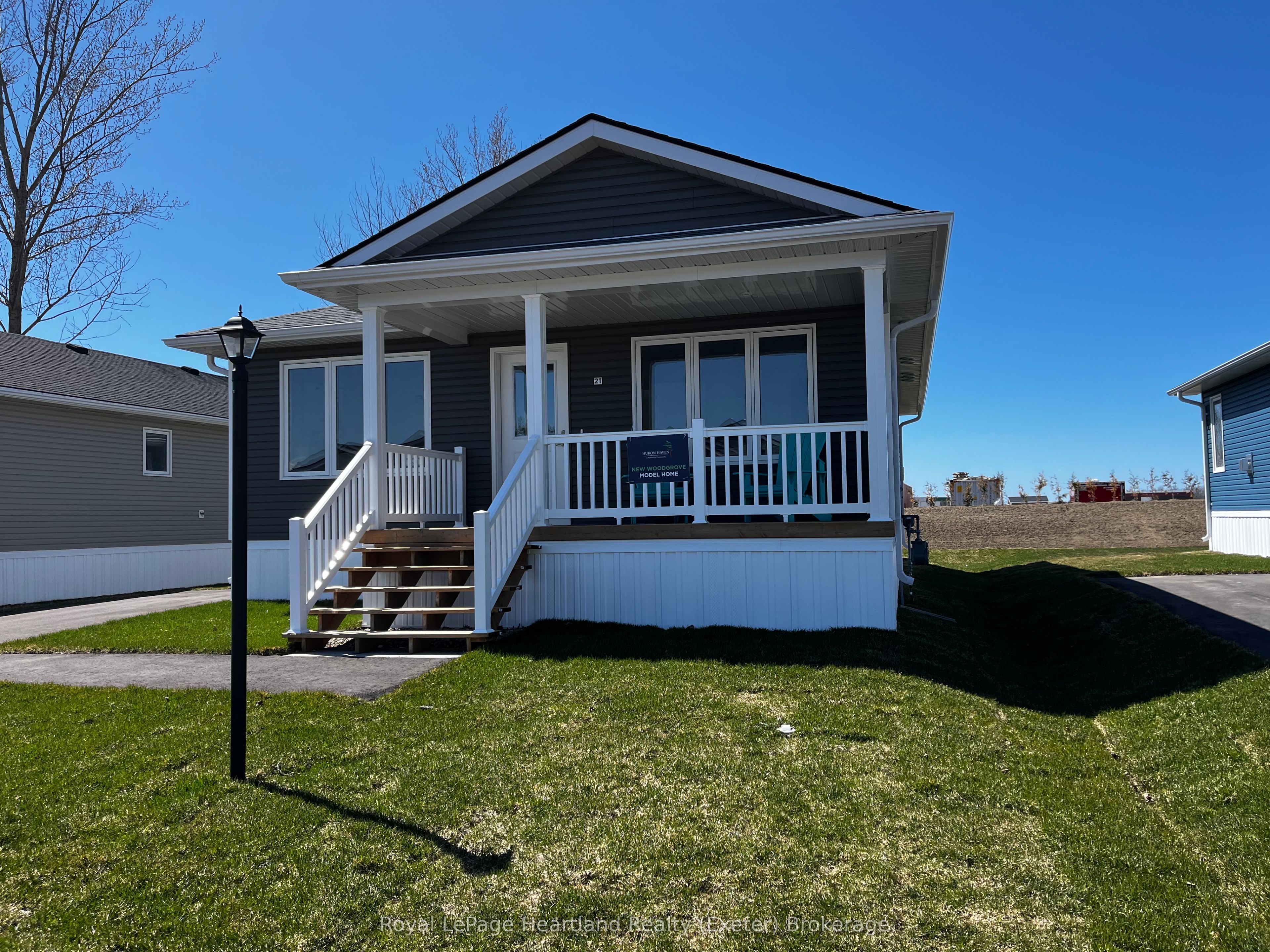 21 Bluffs View Boulevard Property Photo 1