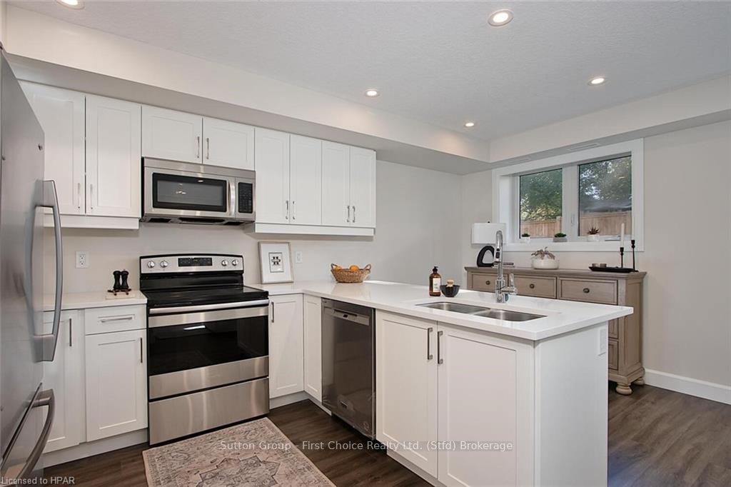 #27 - 3202 Vivian Line Property Photo 16