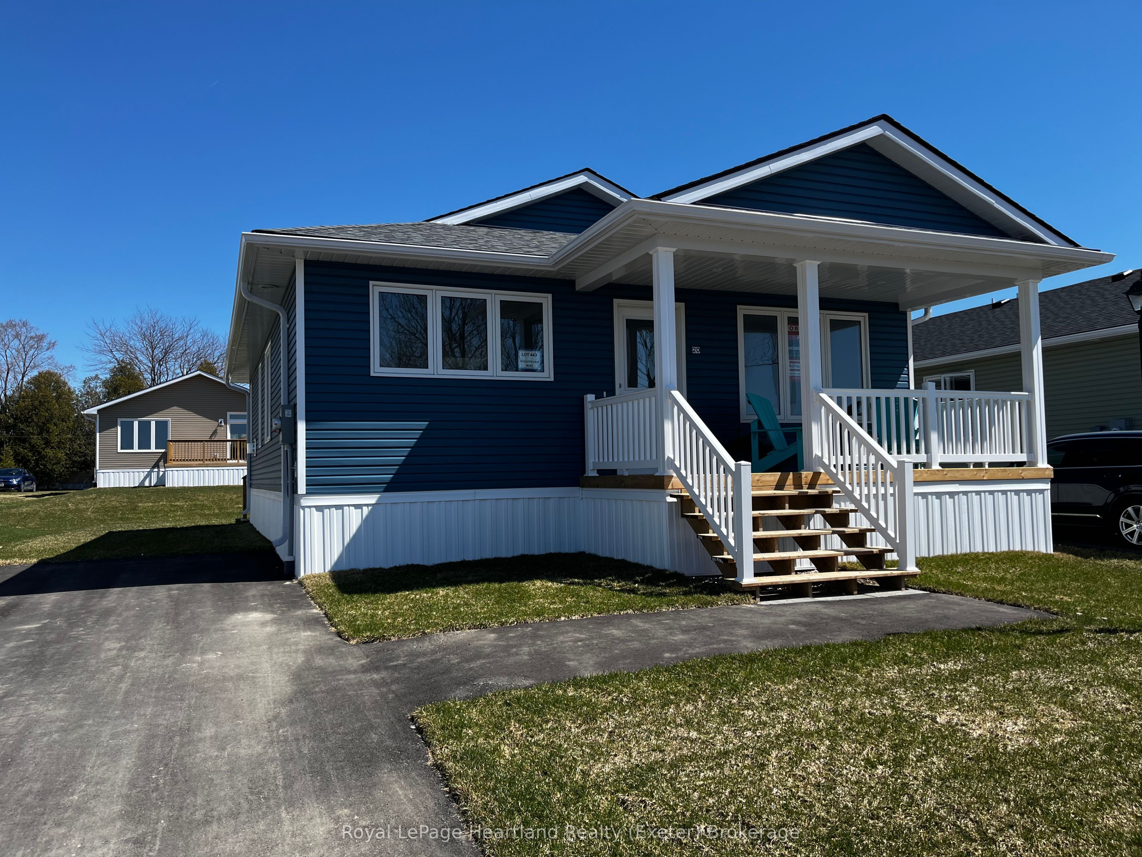 20 Bluffs View Boulevard Property Photo 1