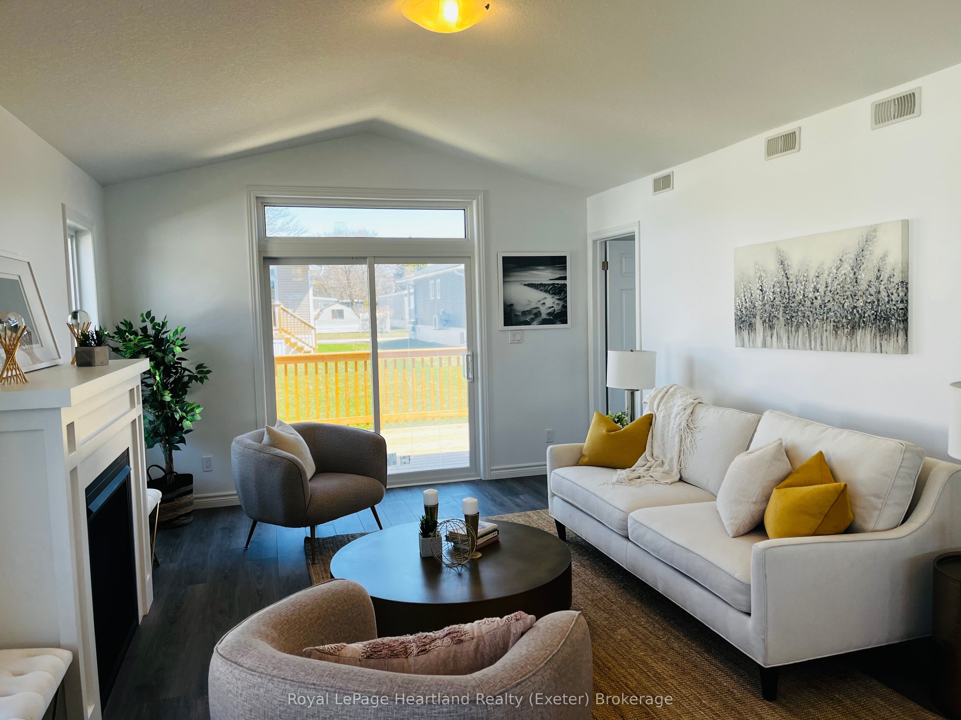 20 Bluffs View Boulevard Property Photo 7