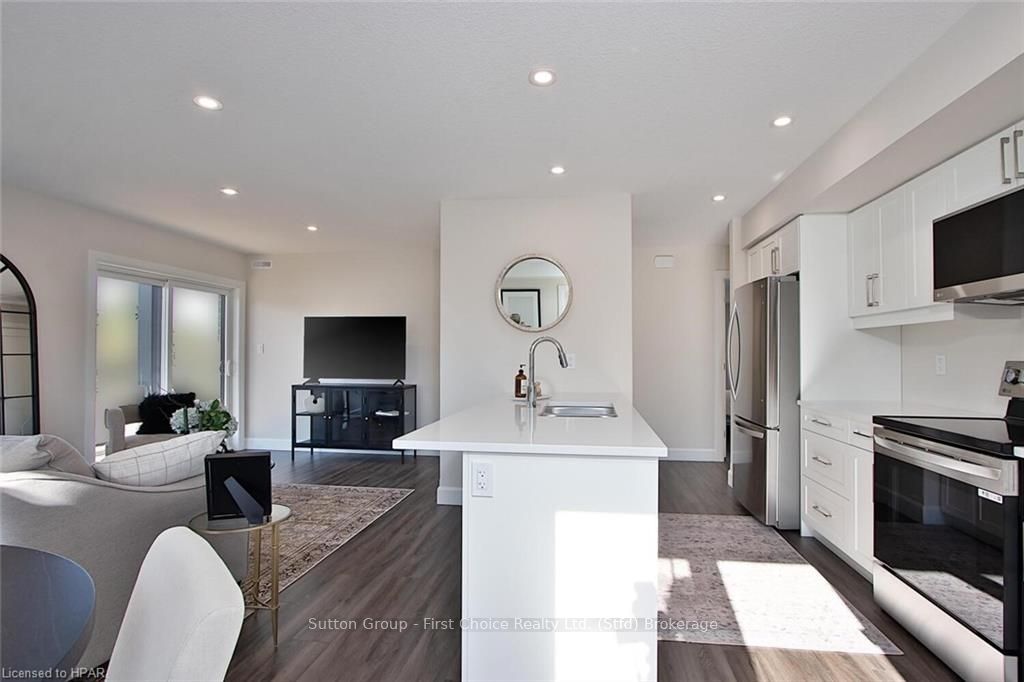 #30 - 3202 Vivian Line Property Photo 25