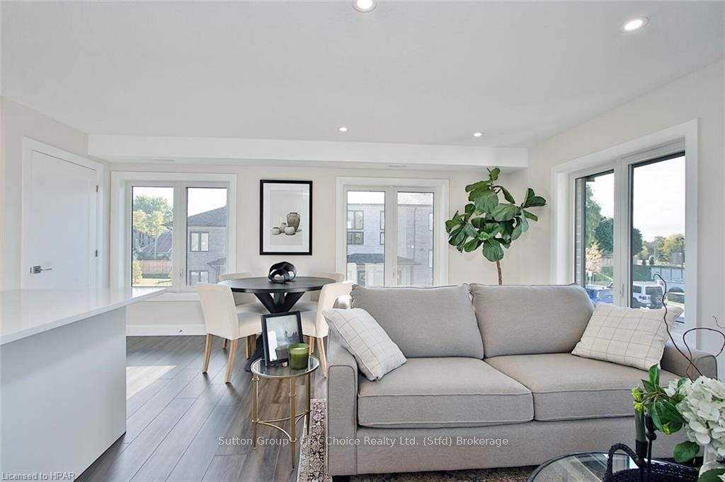 #30 - 3202 Vivian Line Property Photo 32