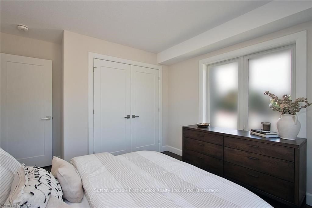 #35 - 3202 Vivian Line Property Photo 15