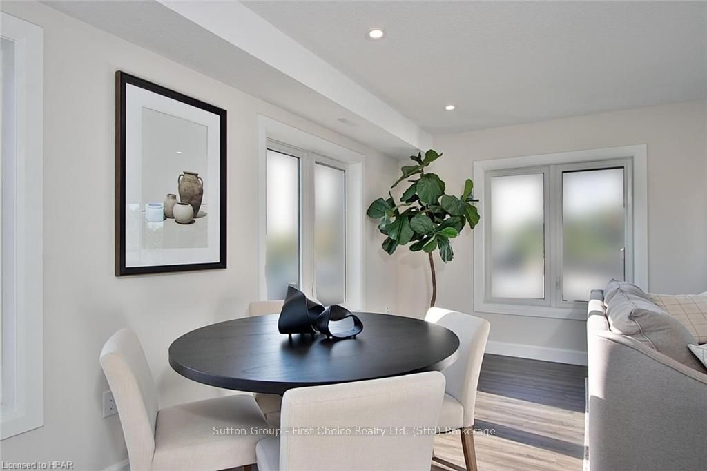 #35 - 3202 Vivian Line Property Photo 20