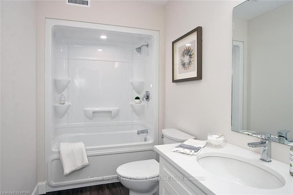 #24 - 3202 Vivian Line Property Photo 16