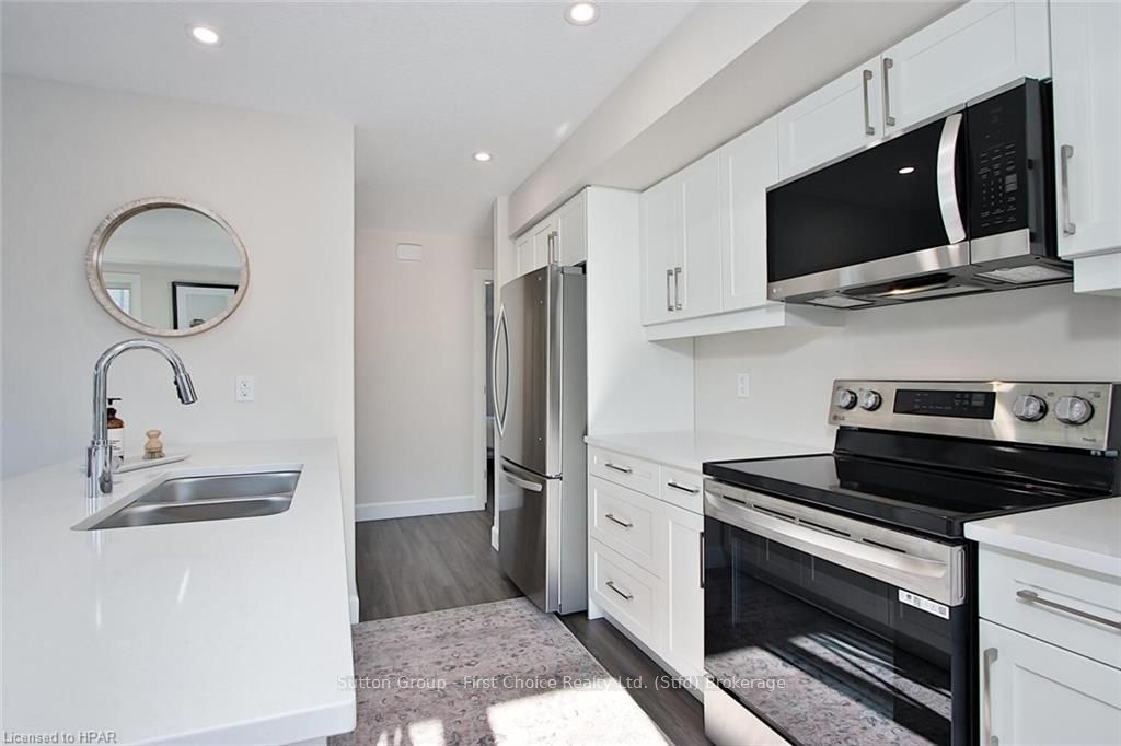 #24 - 3202 Vivian Line Property Photo 23