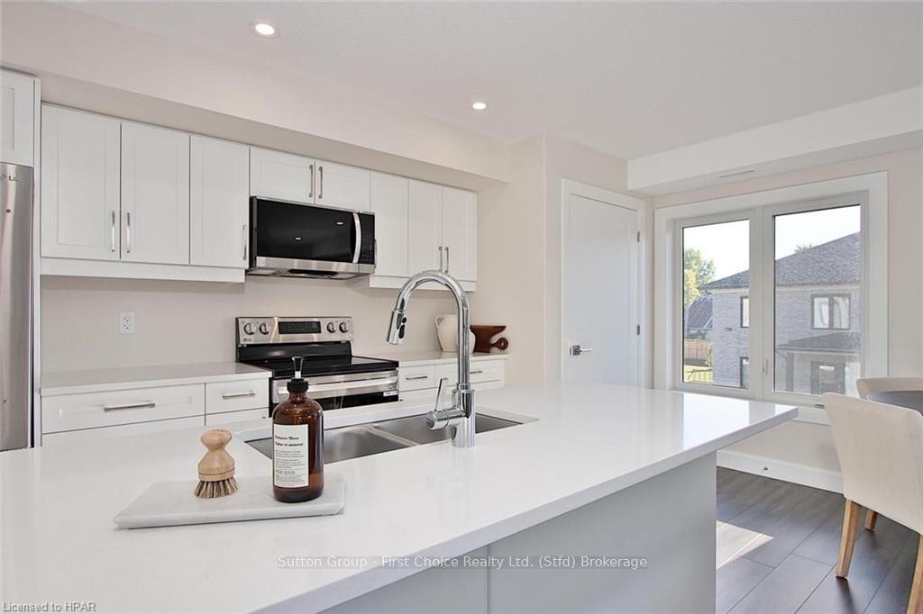 #24 - 3202 Vivian Line Property Photo 25