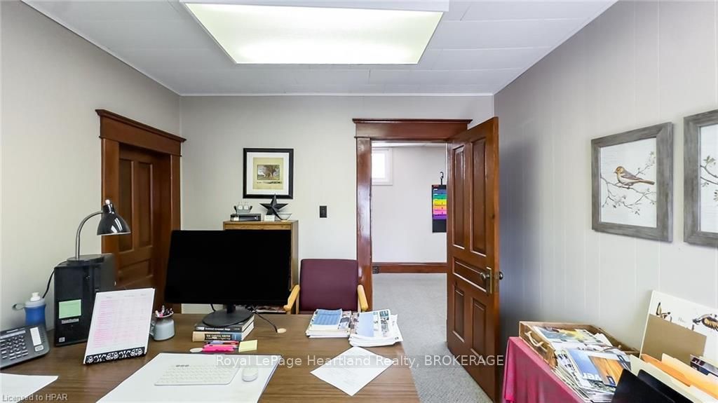 405 Queen St Property Photo 9