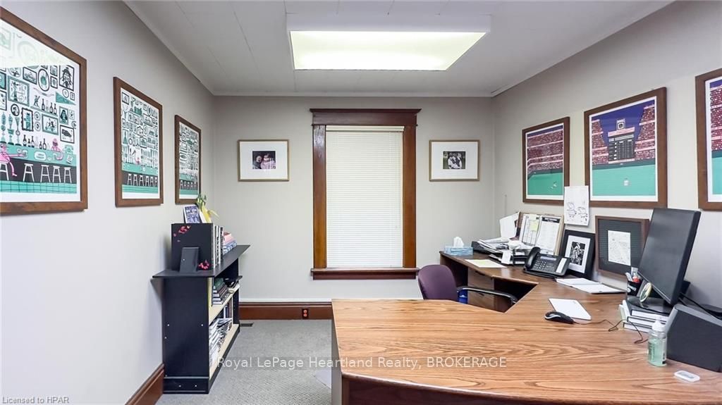 405 Queen St Property Photo 10