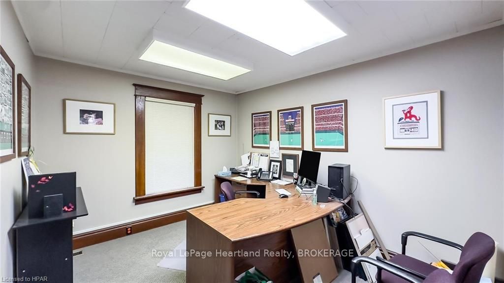405 Queen St Property Photo 11