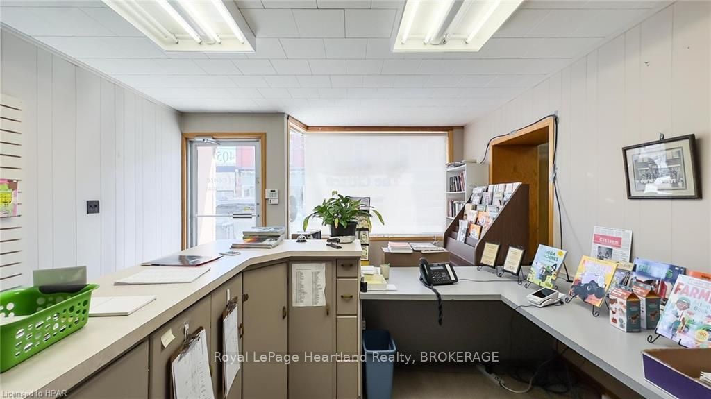 405 Queen St Property Photo 19
