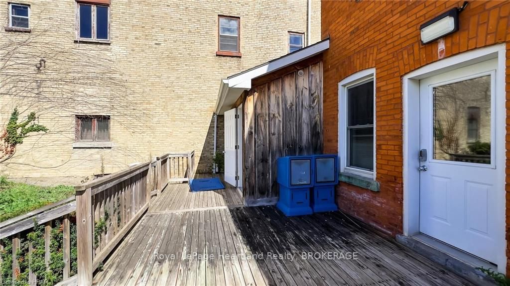 405 Queen St Property Photo 24