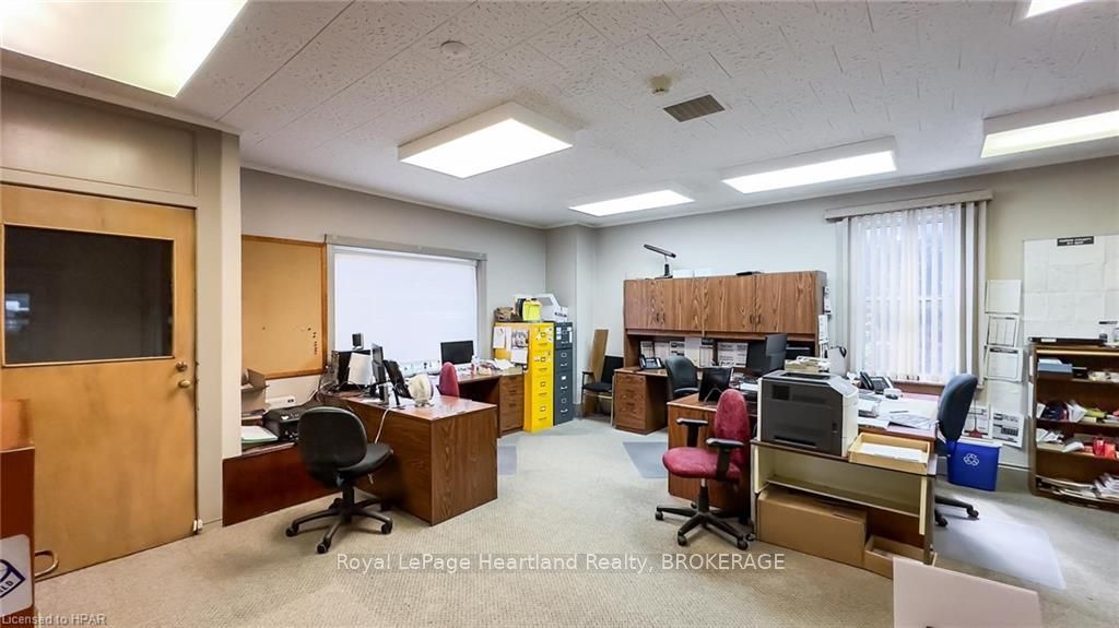405 Queen St Property Photo 26