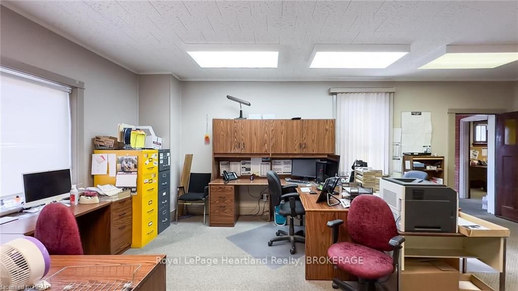 405 Queen St Property Photo 29