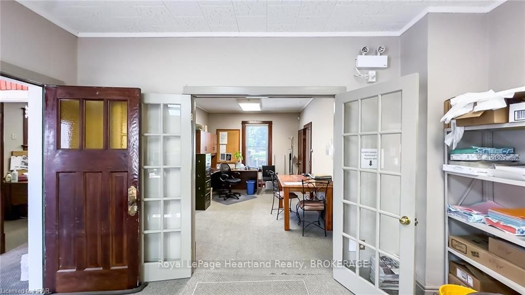 405 Queen St Property Photo 33