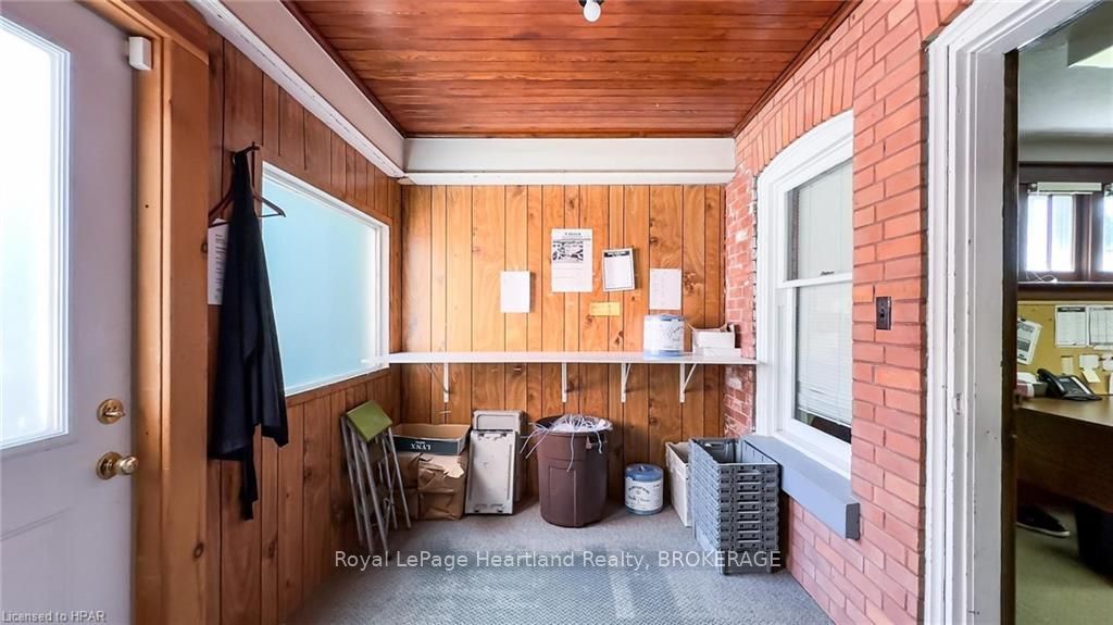 405 Queen St Property Photo 34