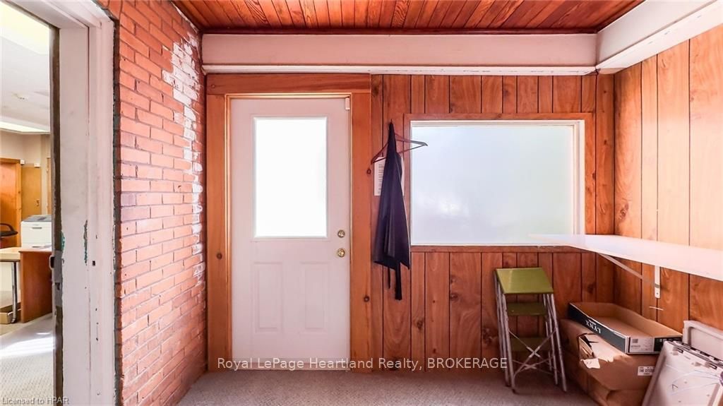 405 Queen St Property Photo 35