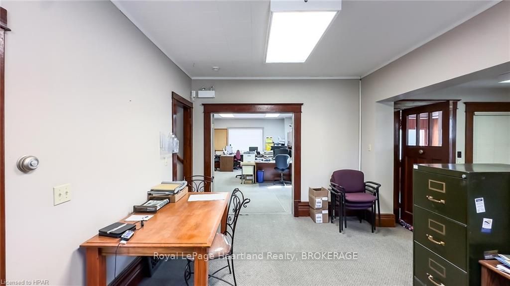 405 Queen St Property Photo 42