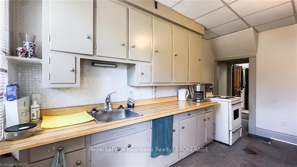 405 Queen St Property Photo 44