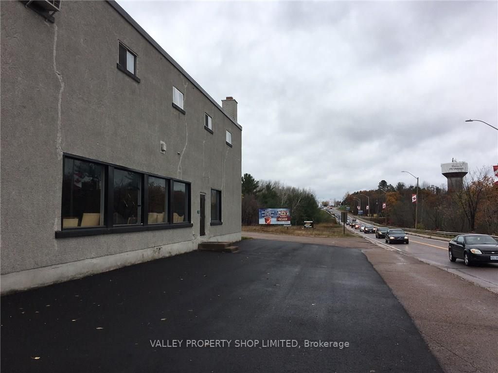 3532 Petawawa Boulevard Property Photo 3