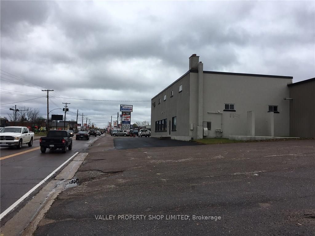 3532 Petawawa Boulevard Property Photo 8