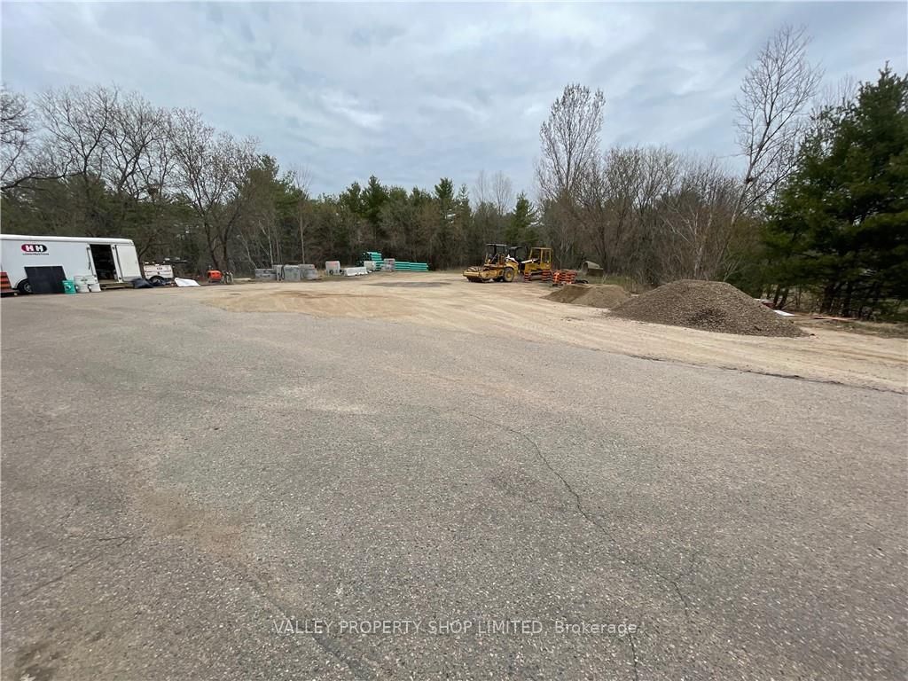 3532 Petawawa Boulevard Property Photo 10