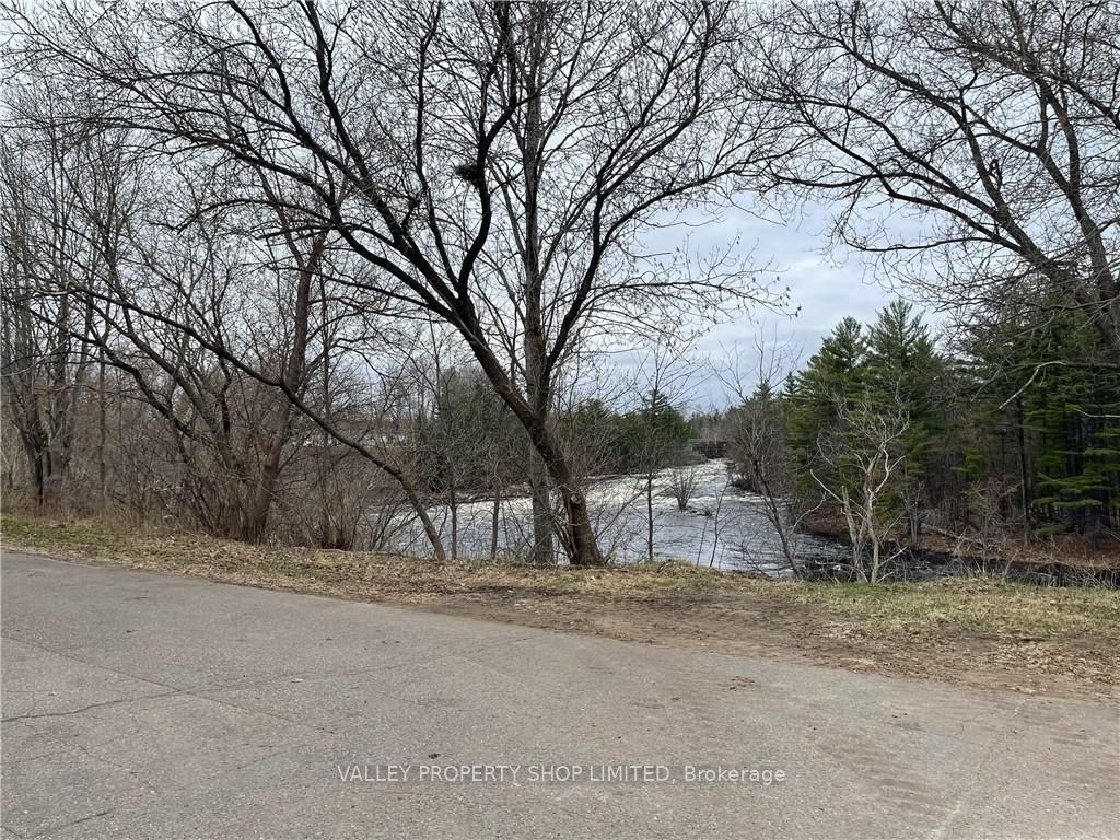 3532 Petawawa Boulevard Property Photo 19