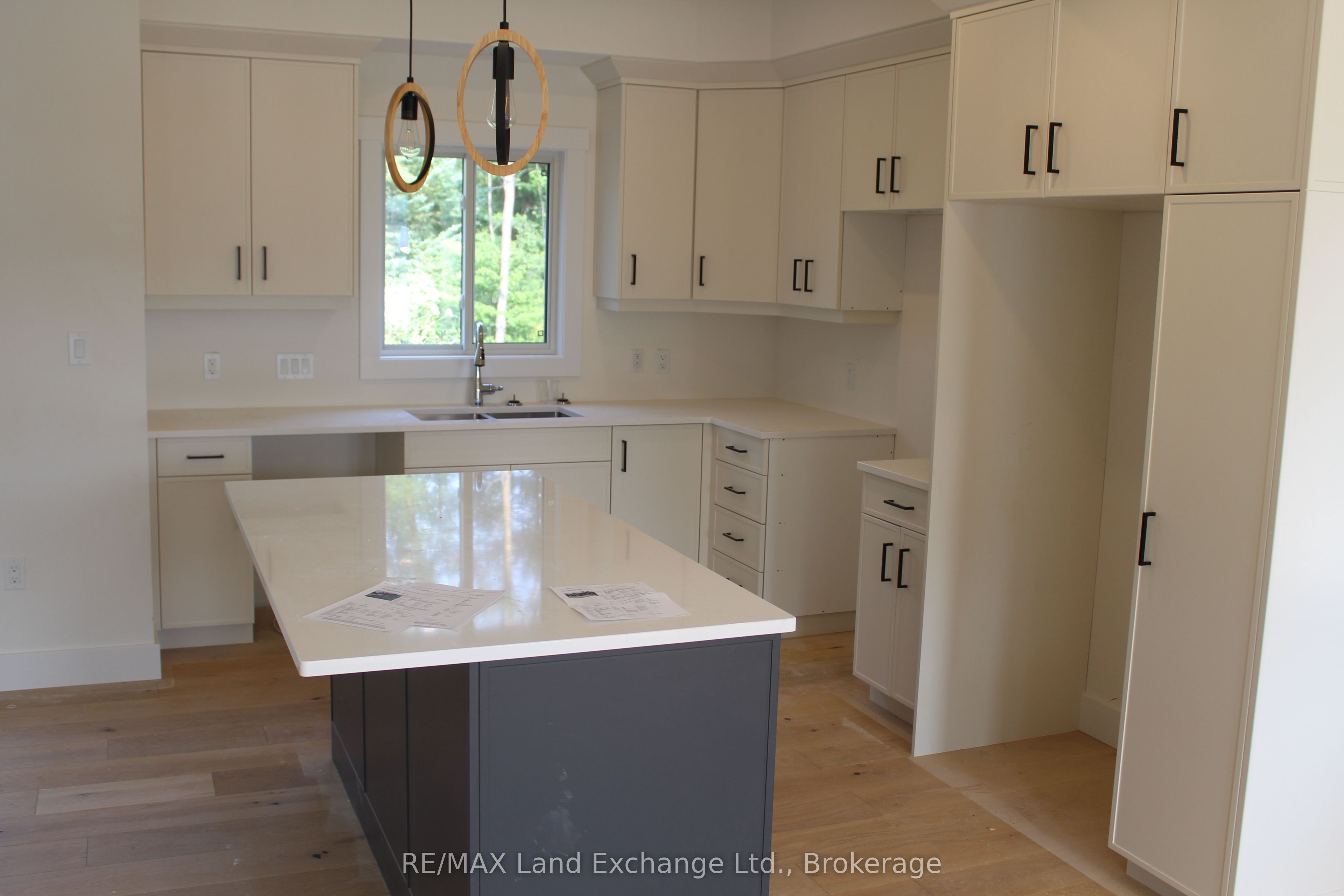 766 Campbell Avenue Property Photo 3