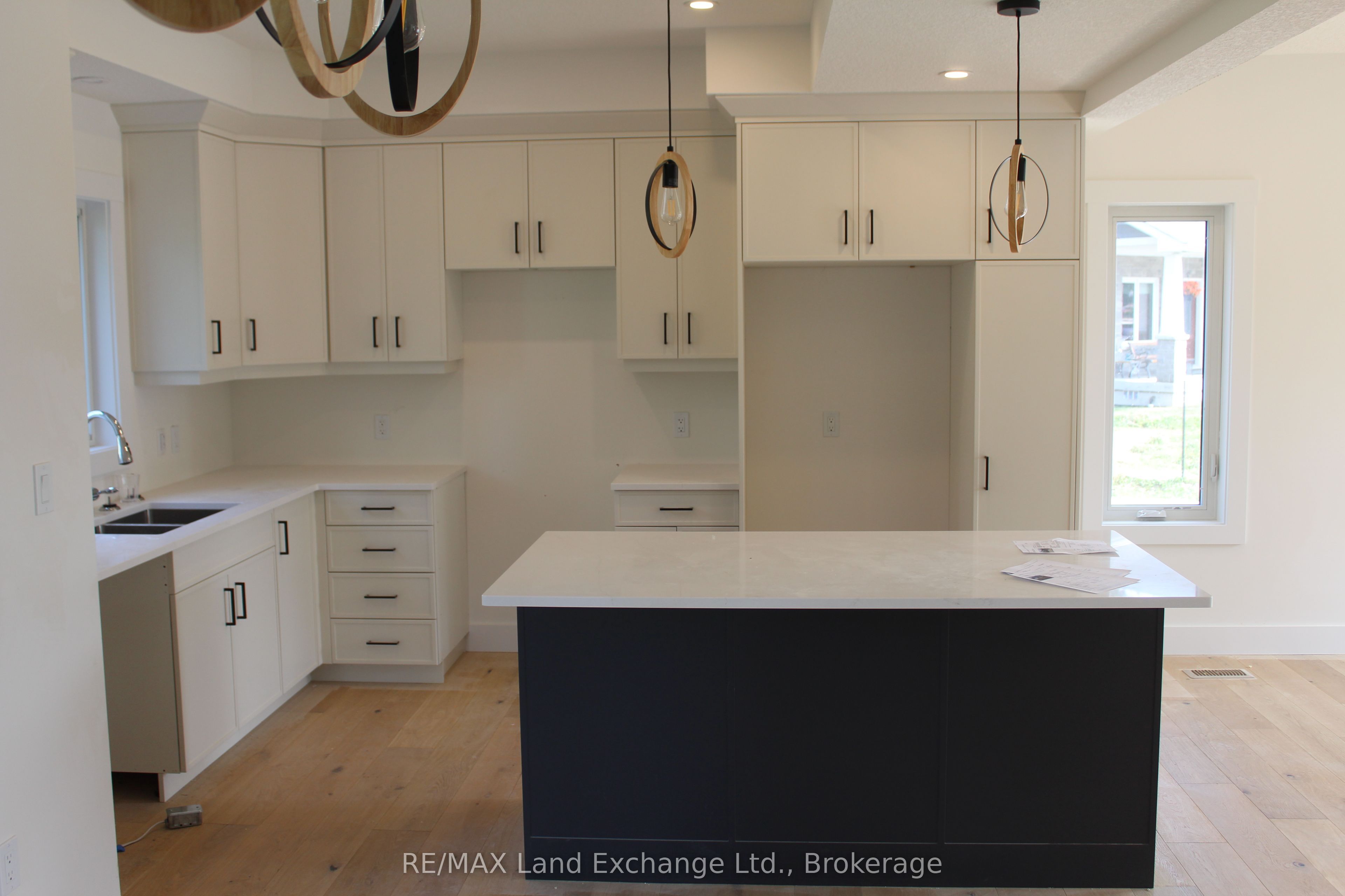 766 Campbell Avenue Property Photo 4