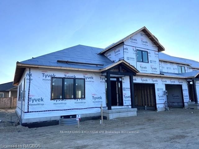 #Unit 1 - 8 GOLF LINKS Road Property Photo 1