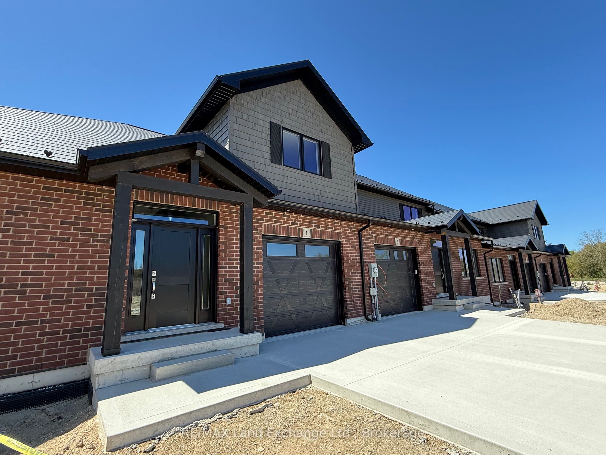 #Unit 1 - 8 GOLF LINKS Road Property Photo 1