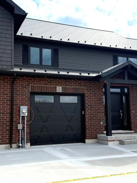 #Unit 2 - 8 GOLF LINKS Road Property Photo 1