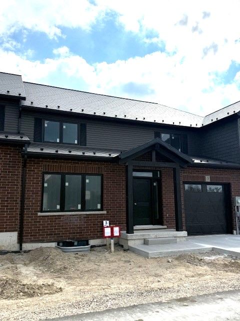 #Unit 3 - 8 GOLF LINKS Road Property Photo 1