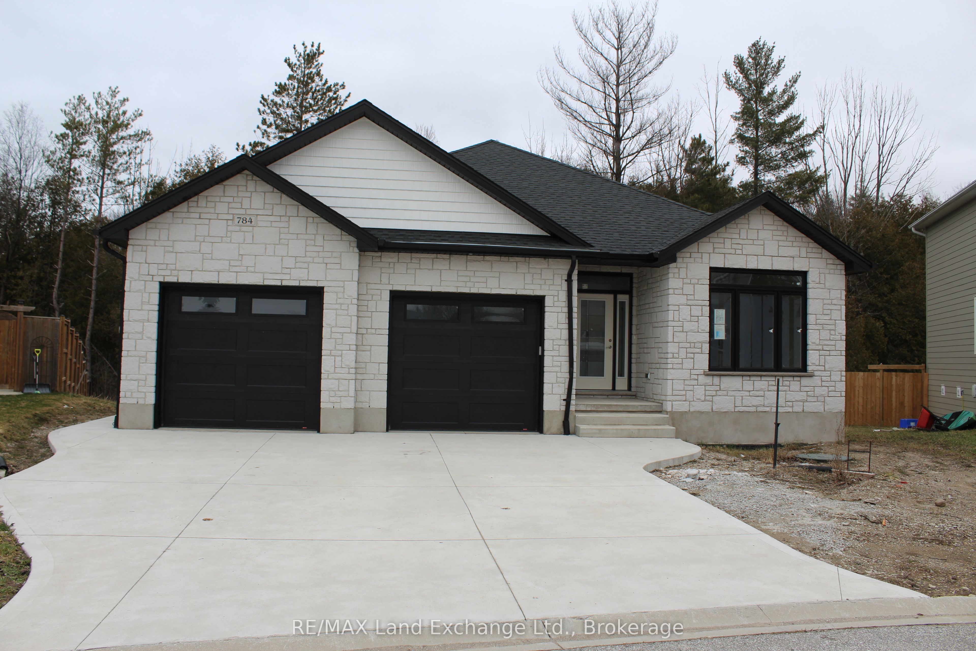 784 CAMPBELL Avenue Property Photo 1