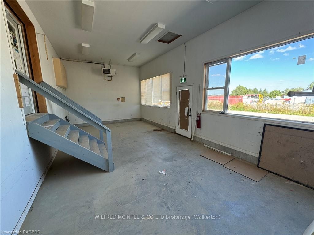 130 Kincardine Property Photo 8
