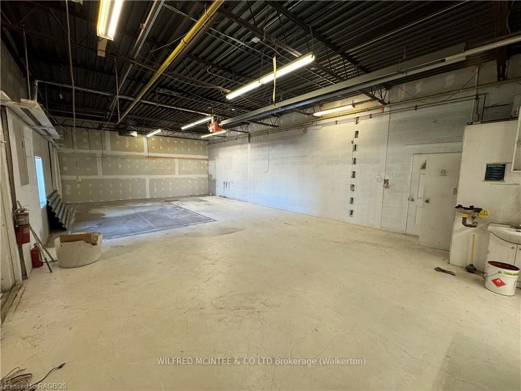 130 Kincardine Property Photo 10