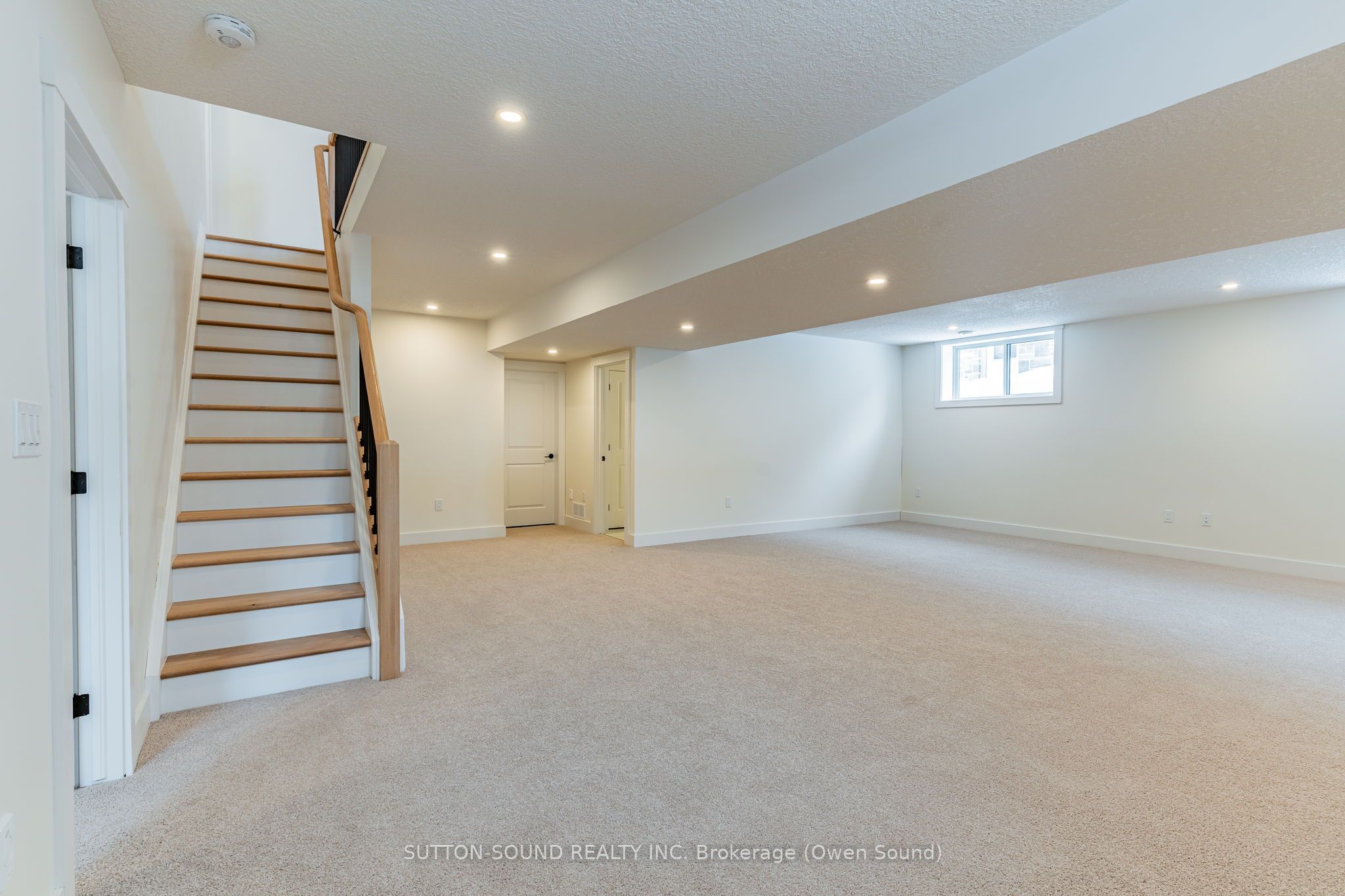 325 6th Avenue Property Photo 35
