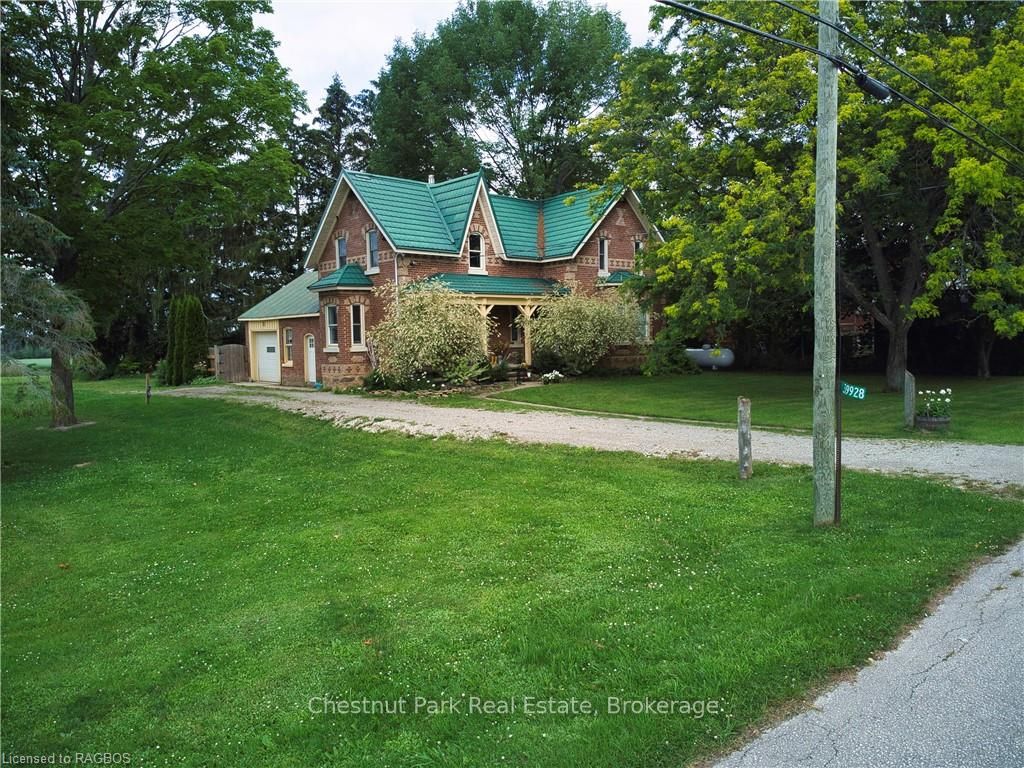 319928 Kemble Rock Road Property Photo 1