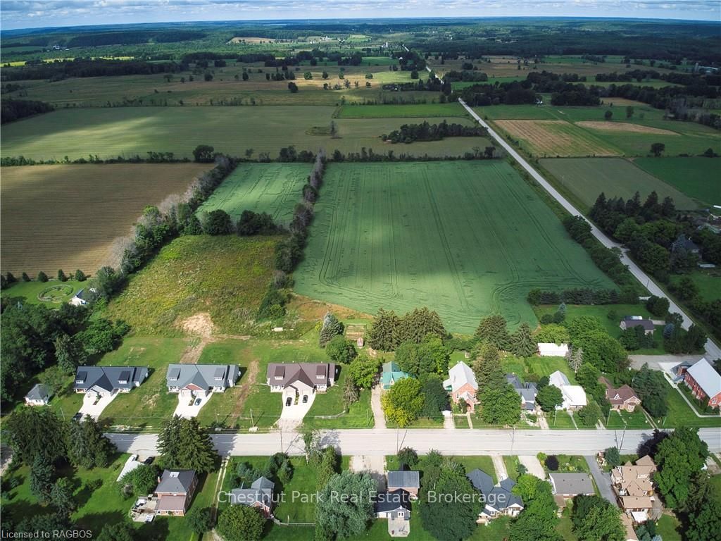 319928 Kemble Rock Road Property Photo 2