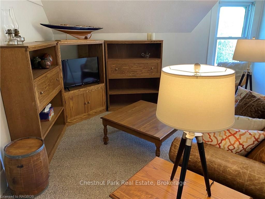 319928 Kemble Rock Road Property Photo 10