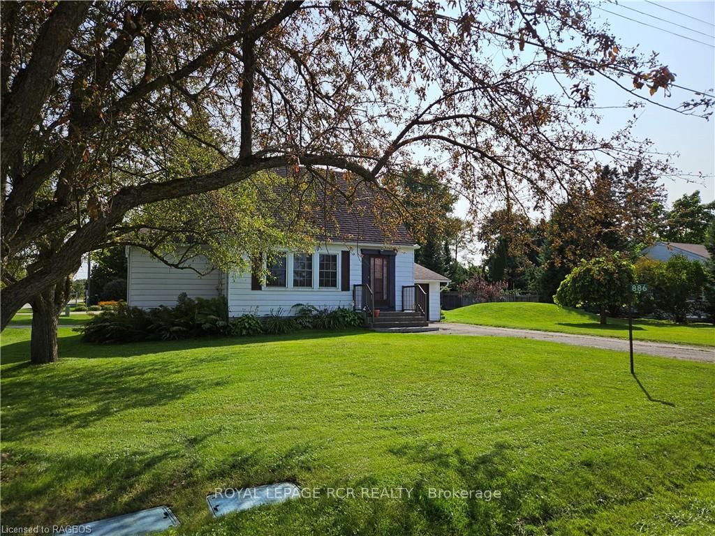 886 16th Street Property Photo 1