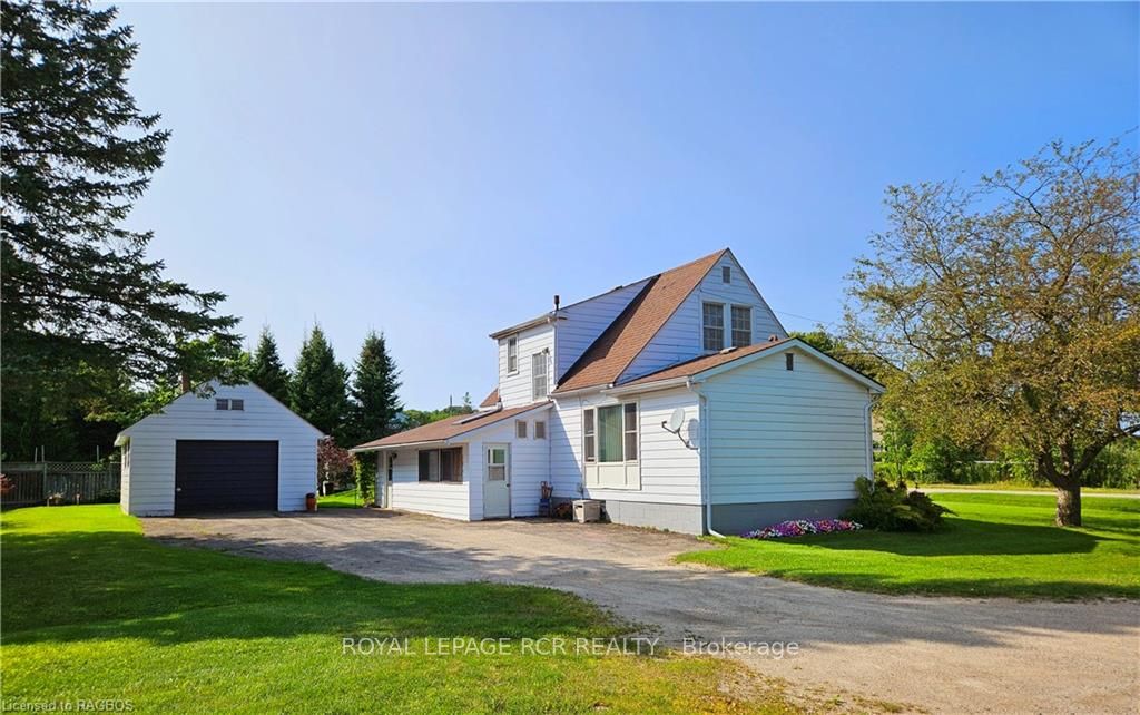 886 16th Street Property Photo 2